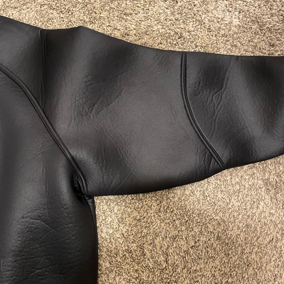 Avec Les Filles Woman’s Faux Leather top is in excellent condition size M - Picture 6 of 11